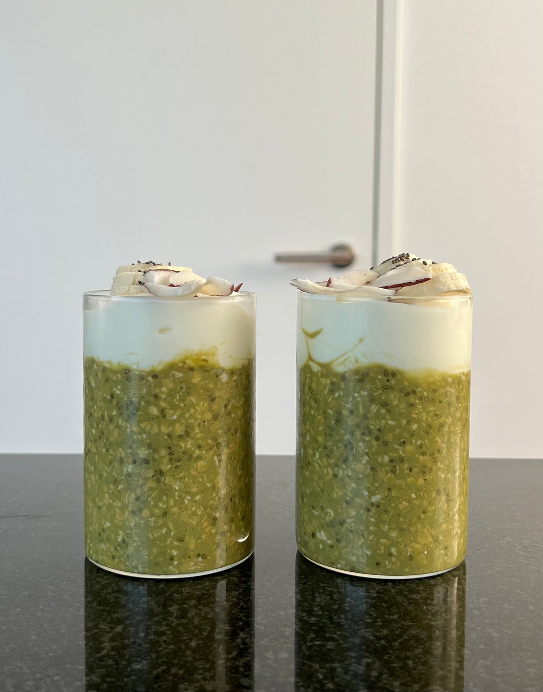 Matcha-Chia-Pudding mit Kokos und Banane