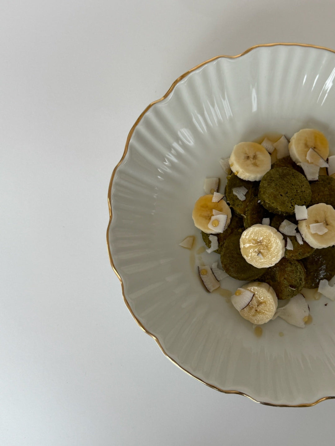 Matcha-Bananen-Kokos-Pfannkuchen